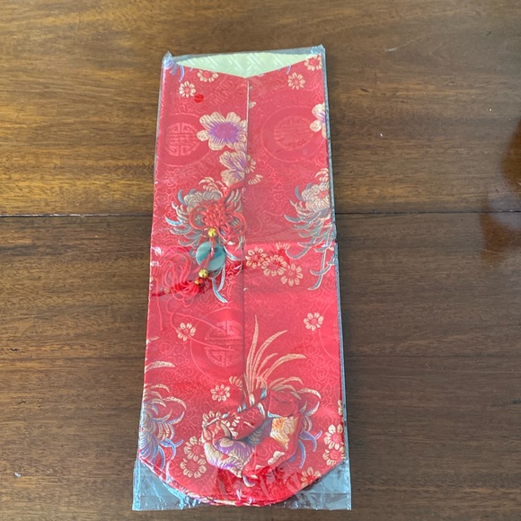 Asian Red Brocade Wine Gift Bag with tassel and covered elastic band (reusable) - Picture 4 of 11